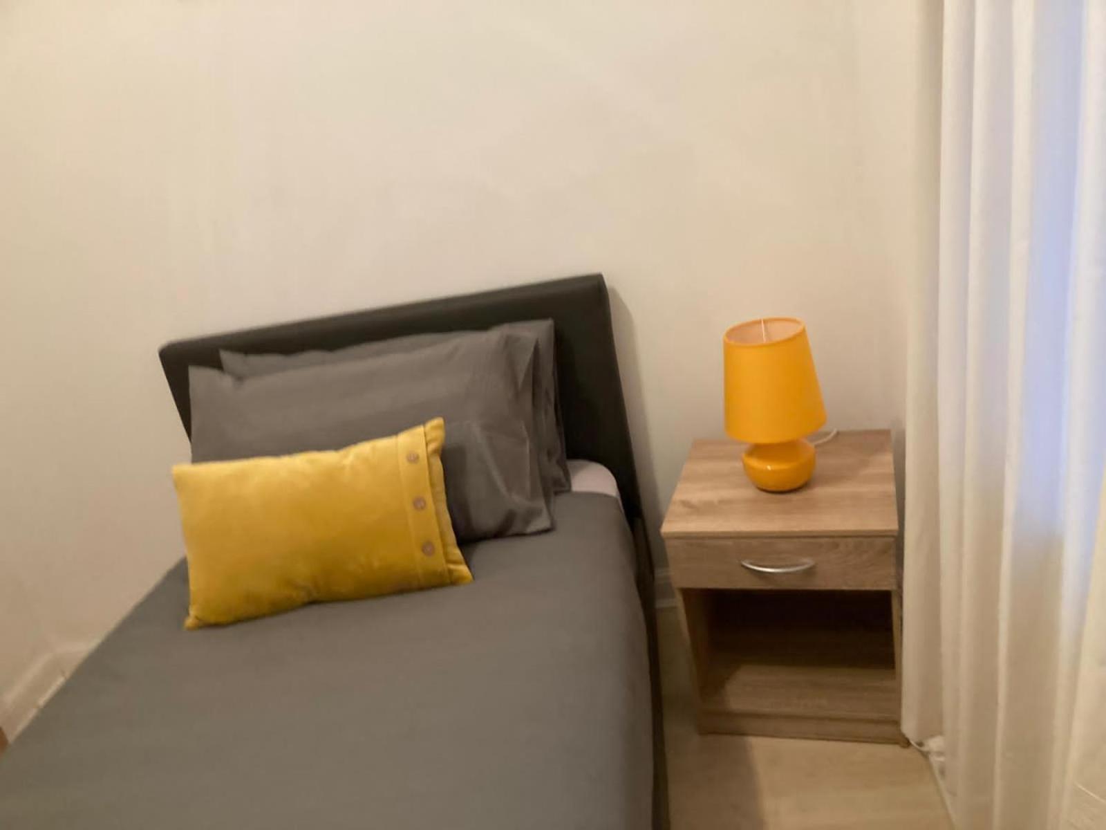 The Graye House Sheffield Room photo